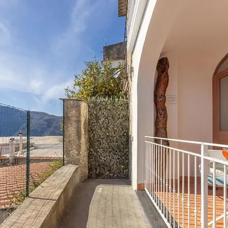 Estate4home - Casa Satriano Lejlighed *